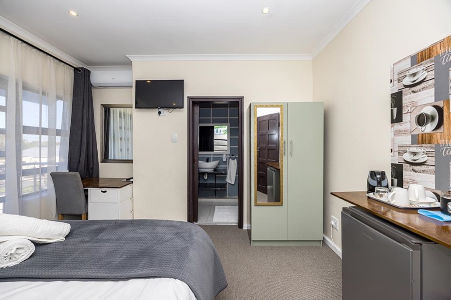 10 Bedroom Property for Sale in Milnerton Western Cape